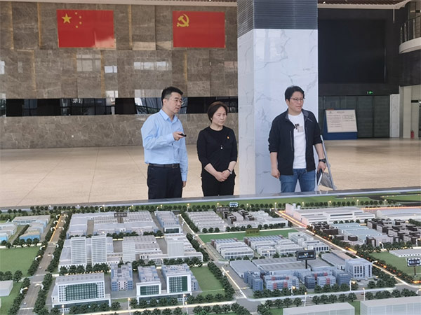 探索校企合作新路徑 攜手并進(jìn)共謀發(fā)展｜沈陽(yáng)開(kāi)放大學(xué)黨委書記馬麗一行到集團(tuán)開(kāi)展交流座談